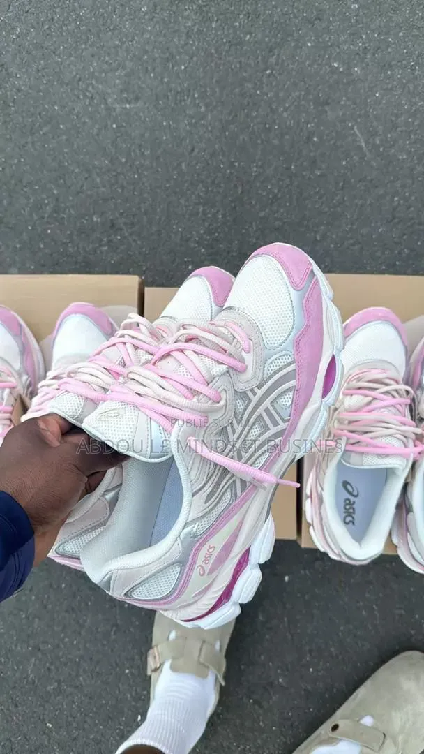 Asics Pink Disponible