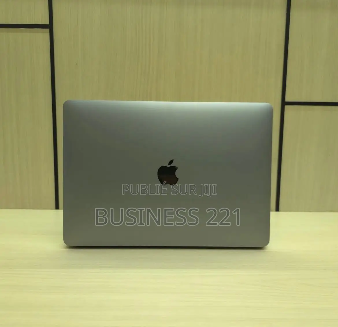 Nouveau Apple MacBook 2017 8GB Intel Core i5 SSD 256GB