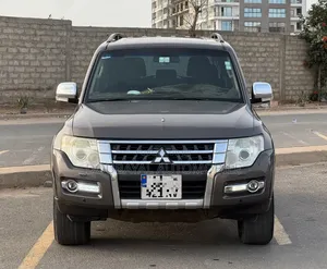 Mitsubishi Pajero 2015 Marron