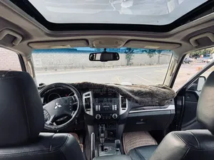 Mitsubishi Pajero 2015 Marron