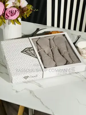 Nappe en Coton Luxe 18 Pièces Prix:13000f Contact Whatsapp