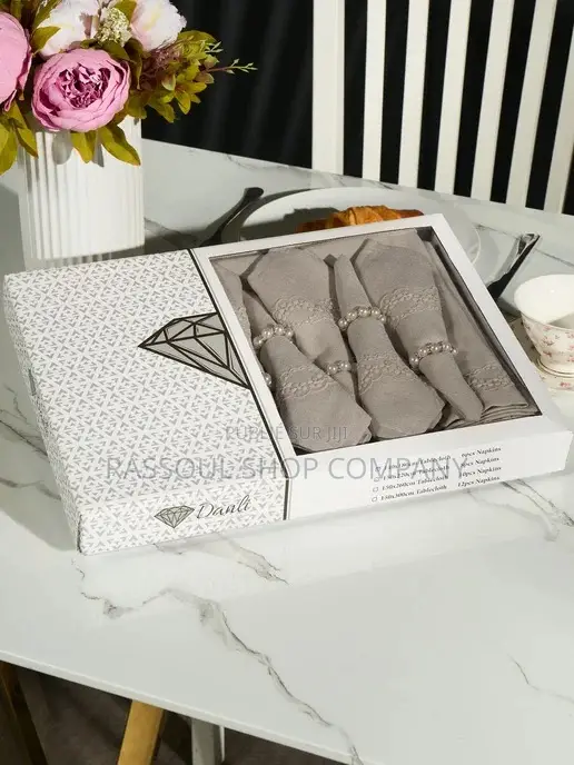 Nappe en Coton Luxe 18 Pièces Prix:13000f Contact Whatsapp