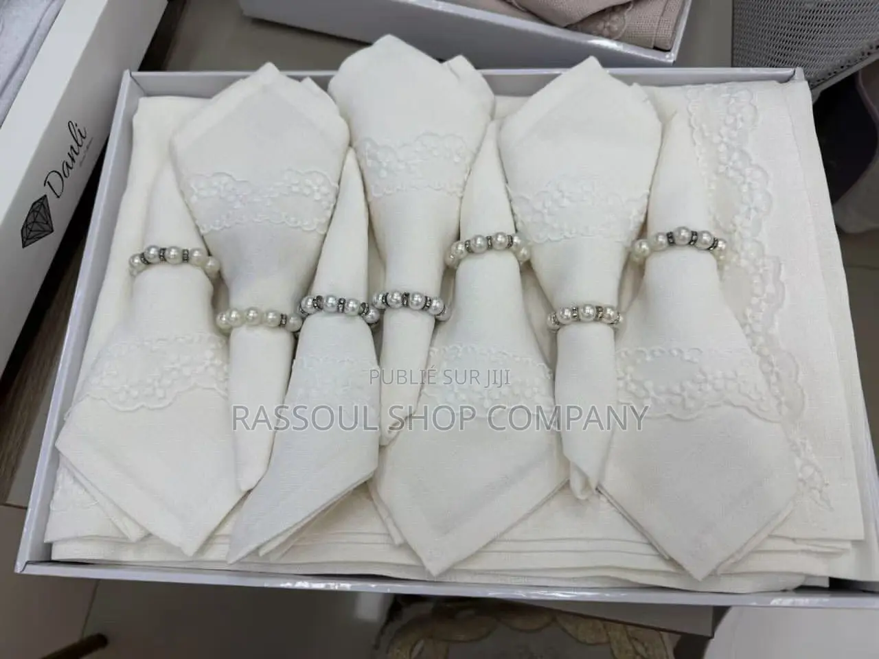 Nappe en Coton Luxe 18 Pièces Prix:13000f Contact Whatsapp
