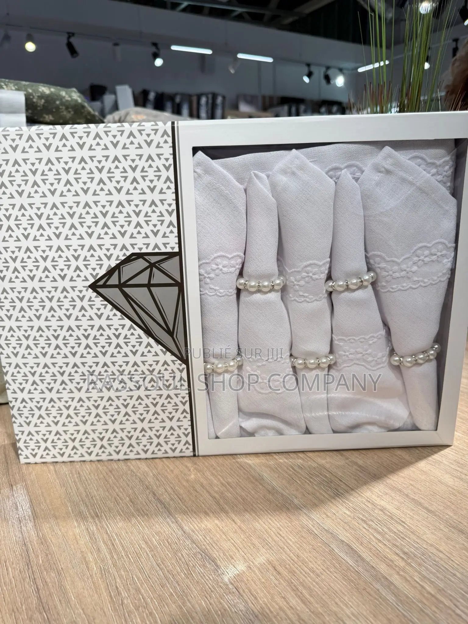 Nappe en Coton Luxe 18 Pièces Prix:13000f Contact Whatsapp