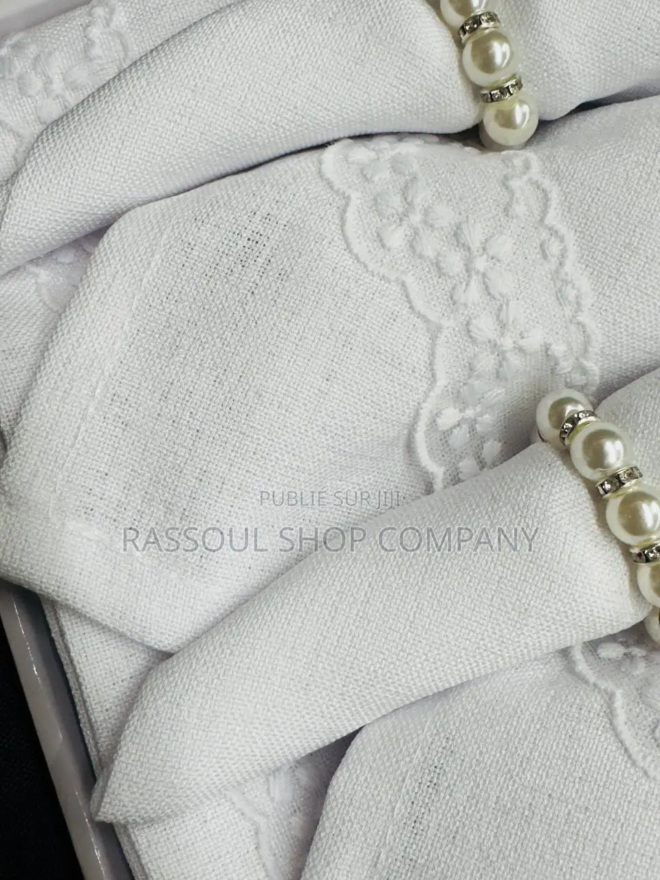 Nappe en Coton Luxe 18 Pièces Prix:13000f Contact Whatsapp