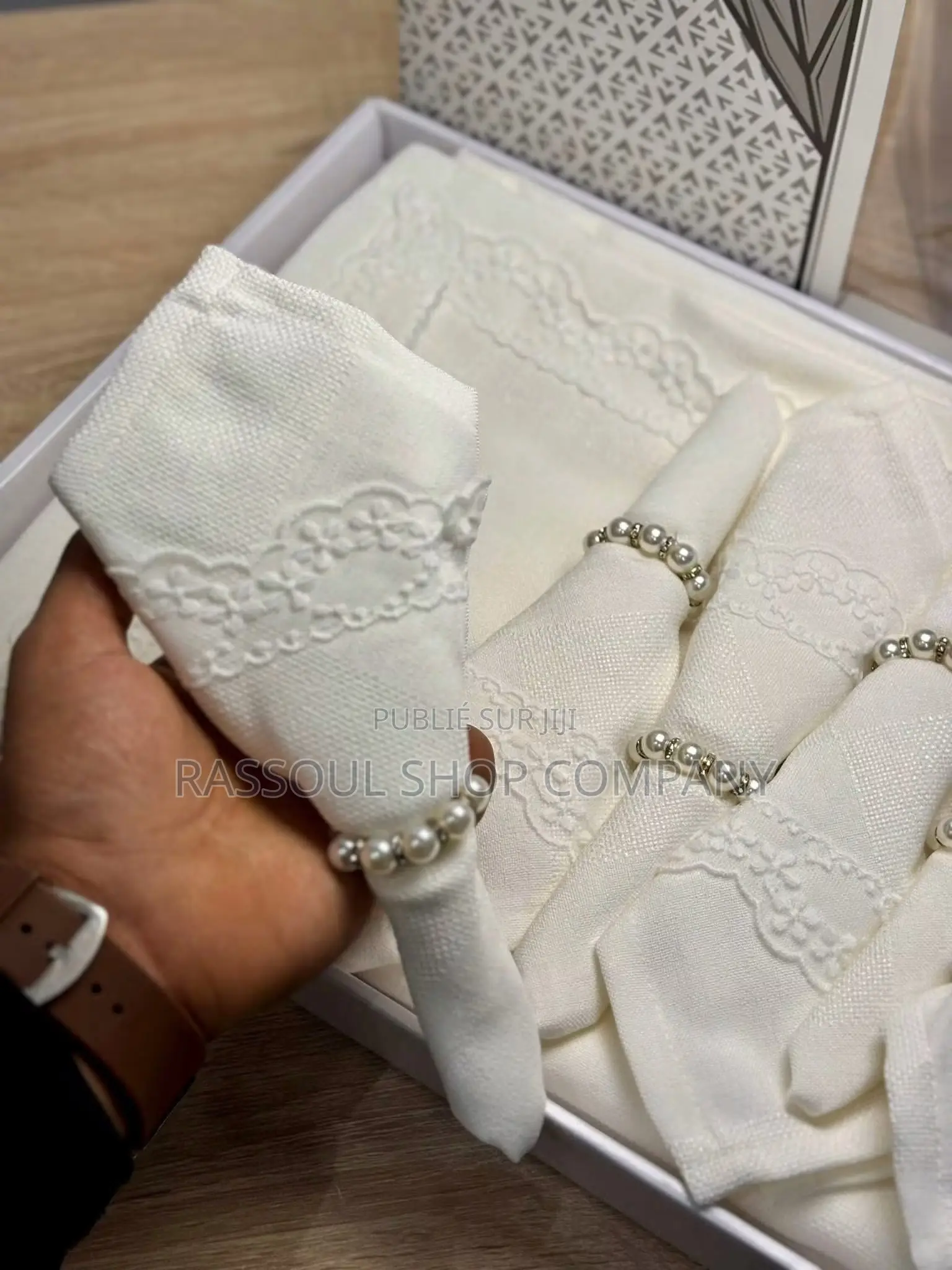 Nappe en Coton Luxe 18 Pièces Prix:13000f Contact Whatsapp