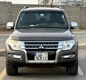 Mitsubishi Pajero 2015 Gris