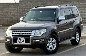 Mitsubishi Pajero 2015 Gris