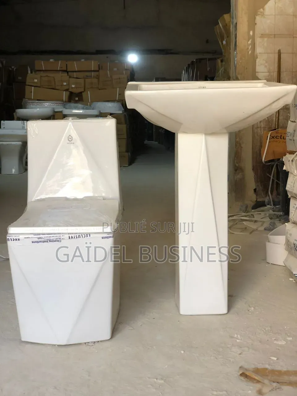 Ensemble Sanitaire Design Géométrique**