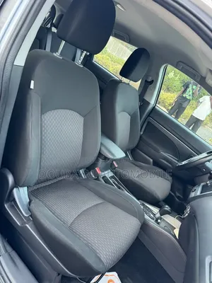 Mitsubishi Outlander 2019 Gris
