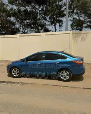 Ford Focus SE 5-Door 2013 Bleu