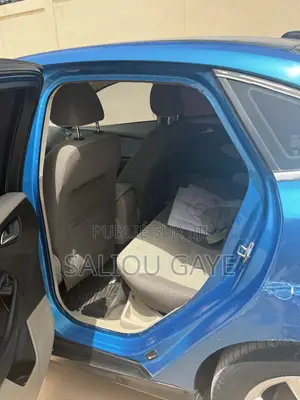 Ford Focus SE 5-Door 2013 Bleu