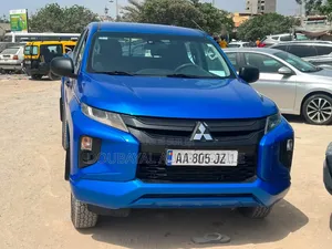 Mitsubishi L200 2022 Bleu