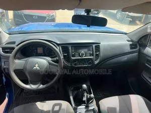 Mitsubishi L200 2022 Bleu