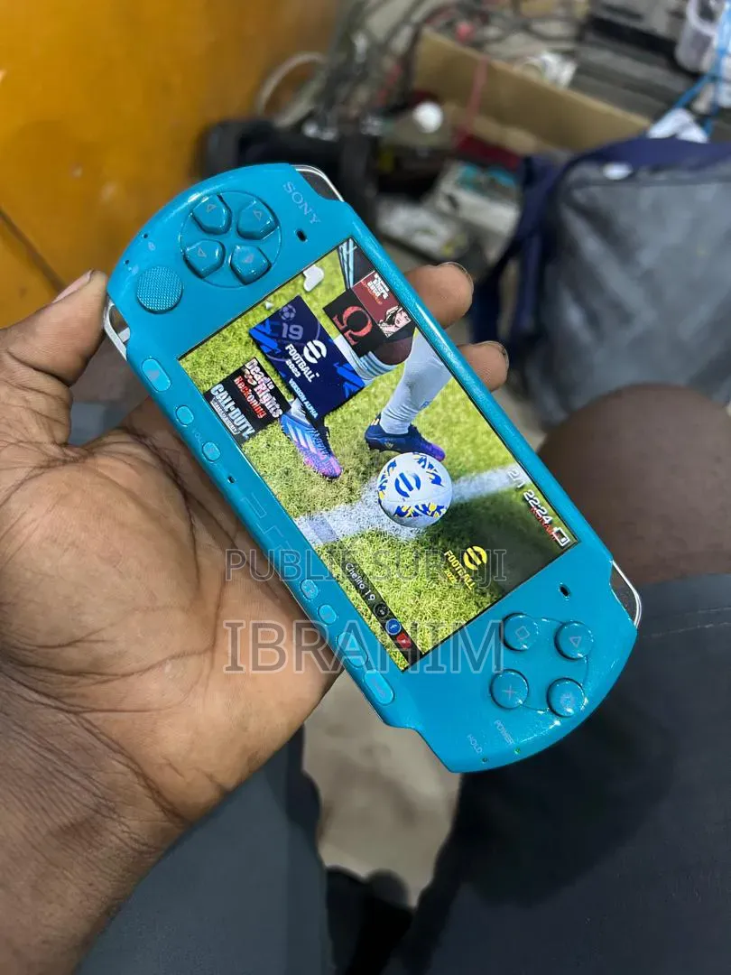  PSP Slim Neuve 30 Jeux  - Bleue Scellée - Pes 2023 