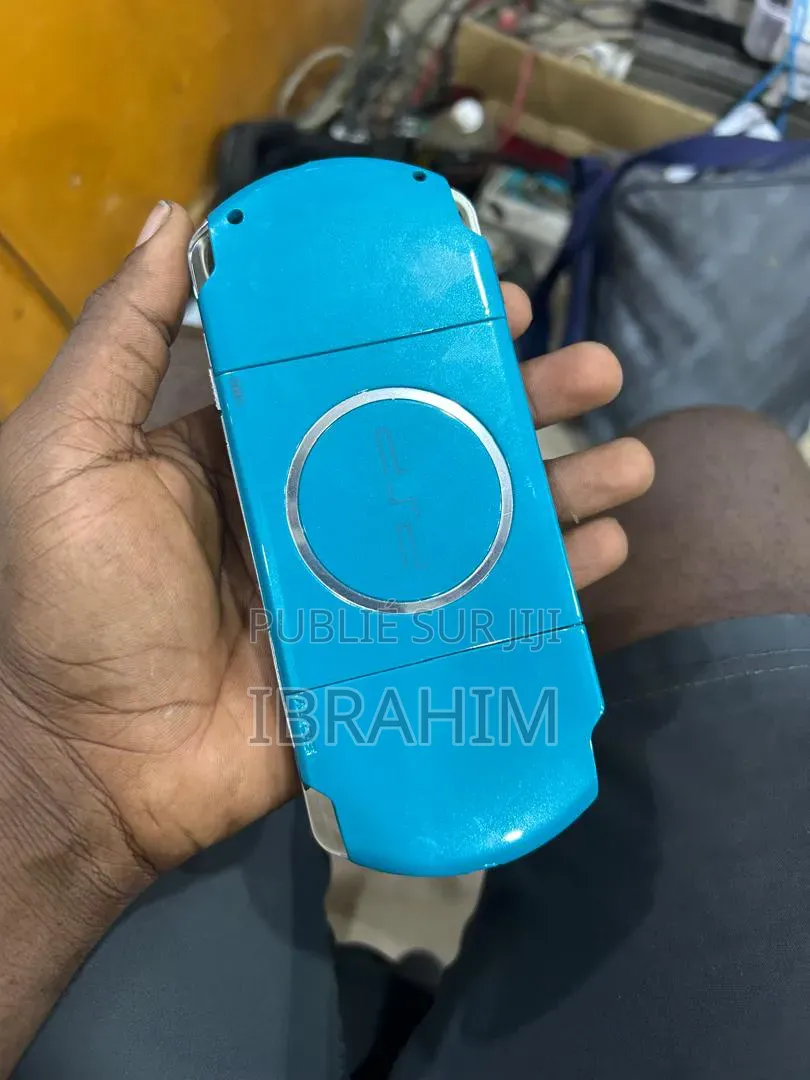  PSP Slim Neuve 30 Jeux  - Bleue Scellée - Pes 2023 