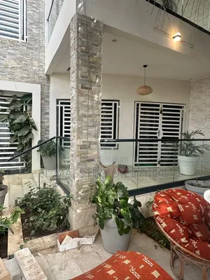 3chbre Maison dans Villa R+1 Moderne À, Rufisque à Louer