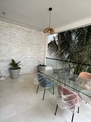 3chbre Maison dans Villa R+1 Moderne À, Rufisque à Louer