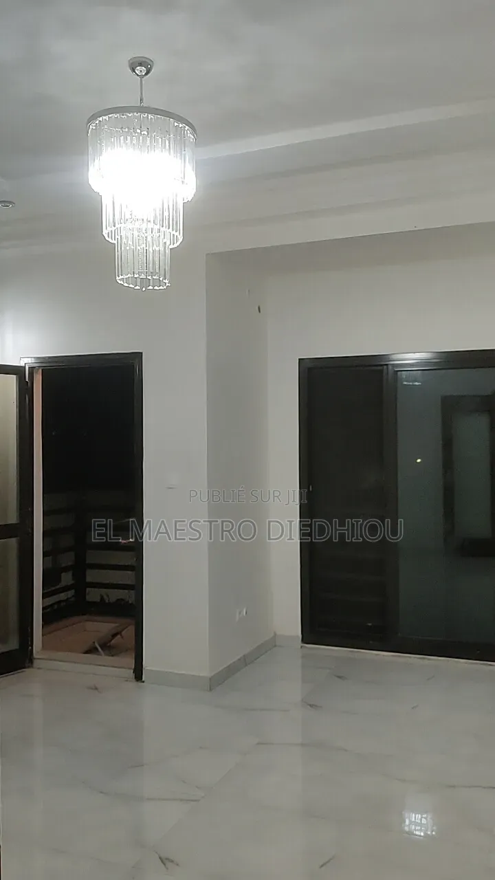 20chbre Maison dans Immeuble R+4 À Louer à Louer