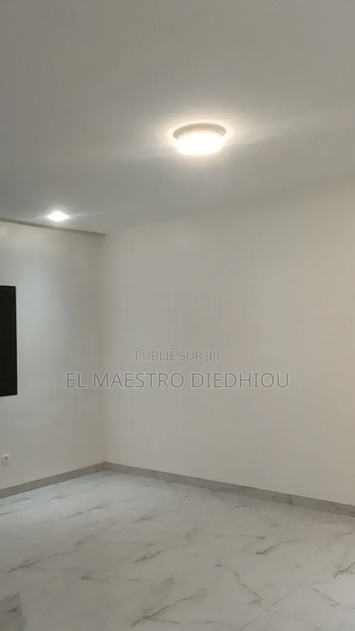 20chbre Maison dans Immeuble R+4 À Louer à Louer