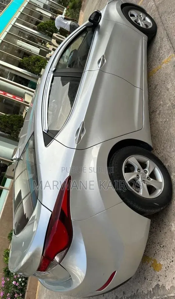 Hyundai Avante 2016 Gris