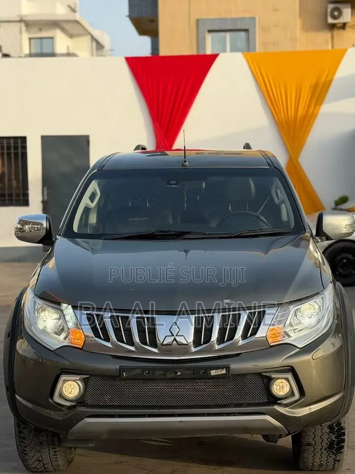 Mitsubishi L200 2017 Gris