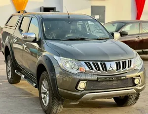 Mitsubishi L200 2017 Gris