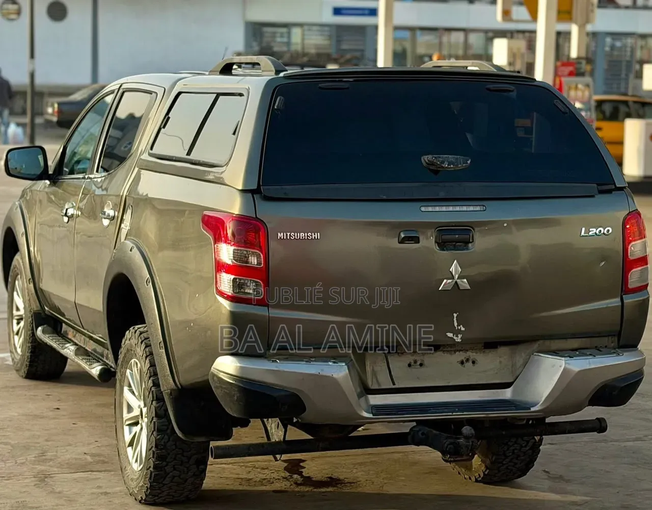 Mitsubishi L200 2017 Gris