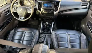 Mitsubishi L200 2017 Gris