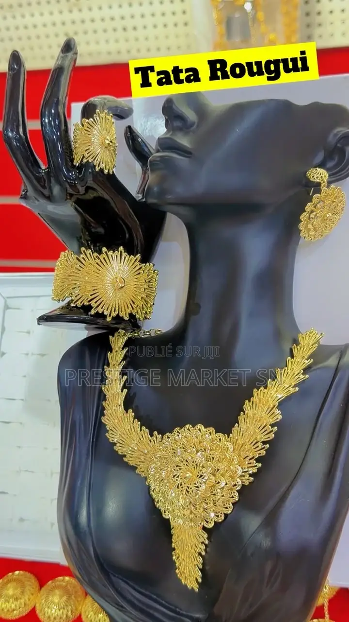 Parure De Bijoux Élégante – Collier, Boucles D’Oreilles Et Bague