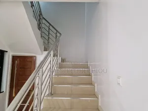 3chbre Villa dans Jolie Villa À Vendre, Rufisque à Vendre