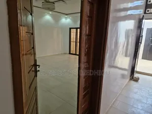 3chbre Villa dans Jolie Villa À Vendre, Rufisque à Vendre