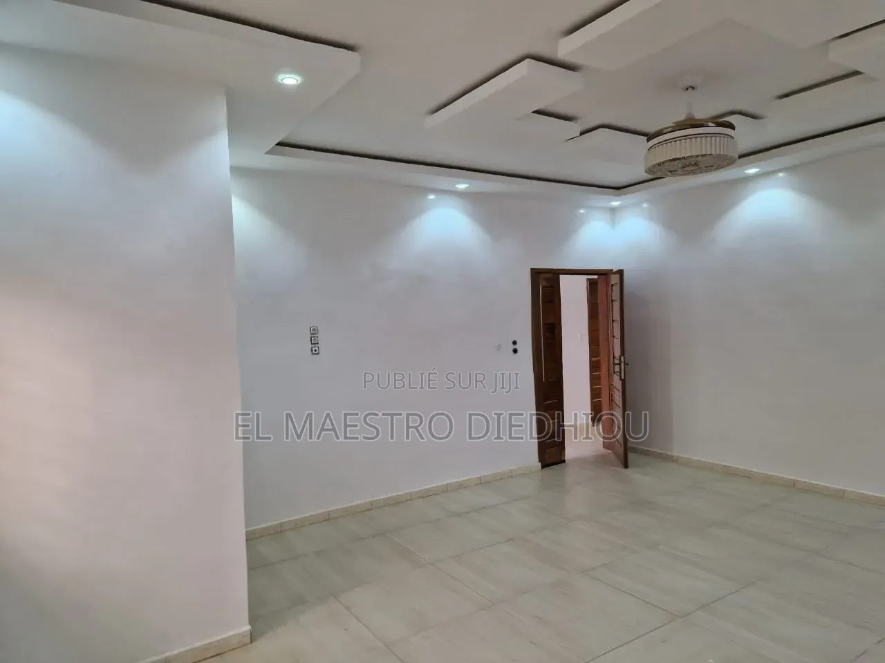 3chbre Villa dans Jolie Villa À Vendre, Rufisque à Vendre