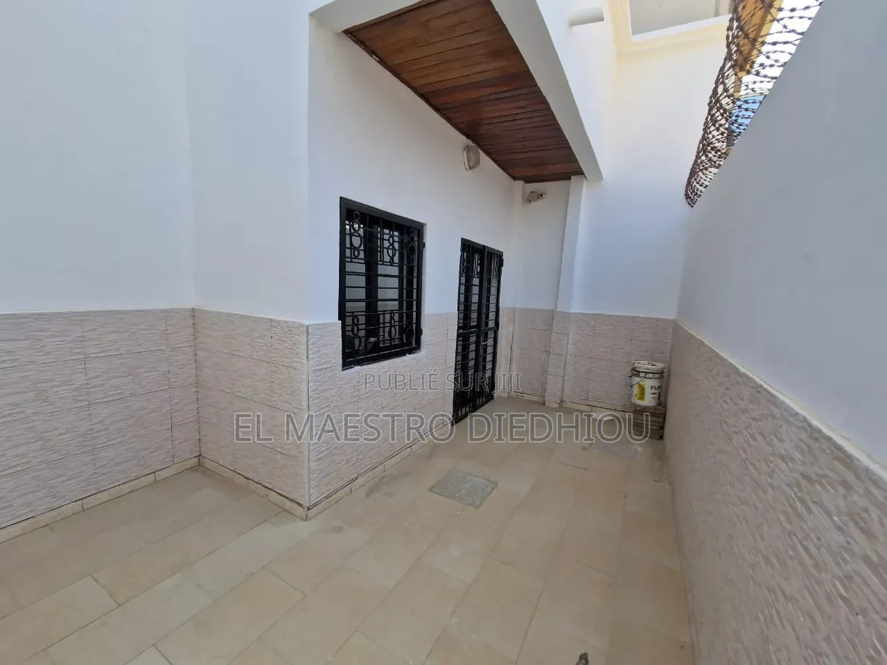 3chbre Villa dans Jolie Villa À Vendre, Rufisque à Vendre