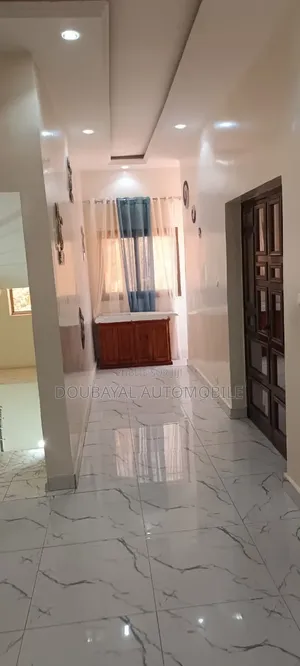 Meublé 3chbre Villa dans Ngaparou, Thiès Sud à Vendre