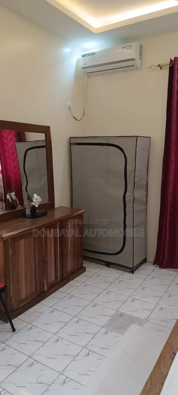 Meublé 3chbre Villa dans Ngaparou, Thiès Sud à Vendre