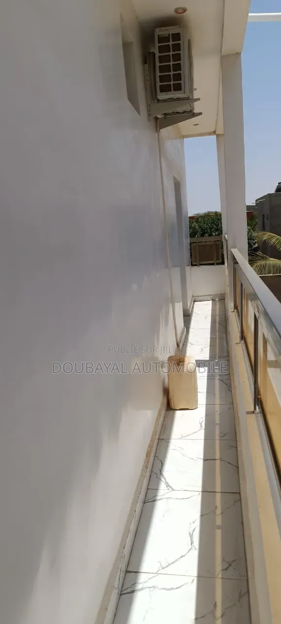 Meublé 3chbre Villa dans Ngaparou, Thiès Sud à Vendre