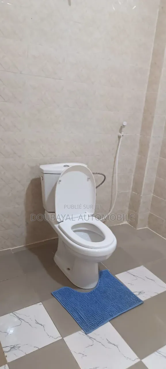Meublé 3chbre Villa dans Ngaparou, Thiès Sud à Vendre