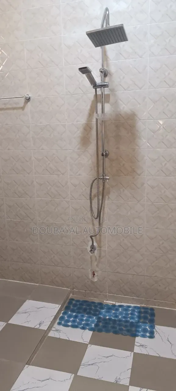Meublé 3chbre Villa dans Ngaparou, Thiès Sud à Vendre