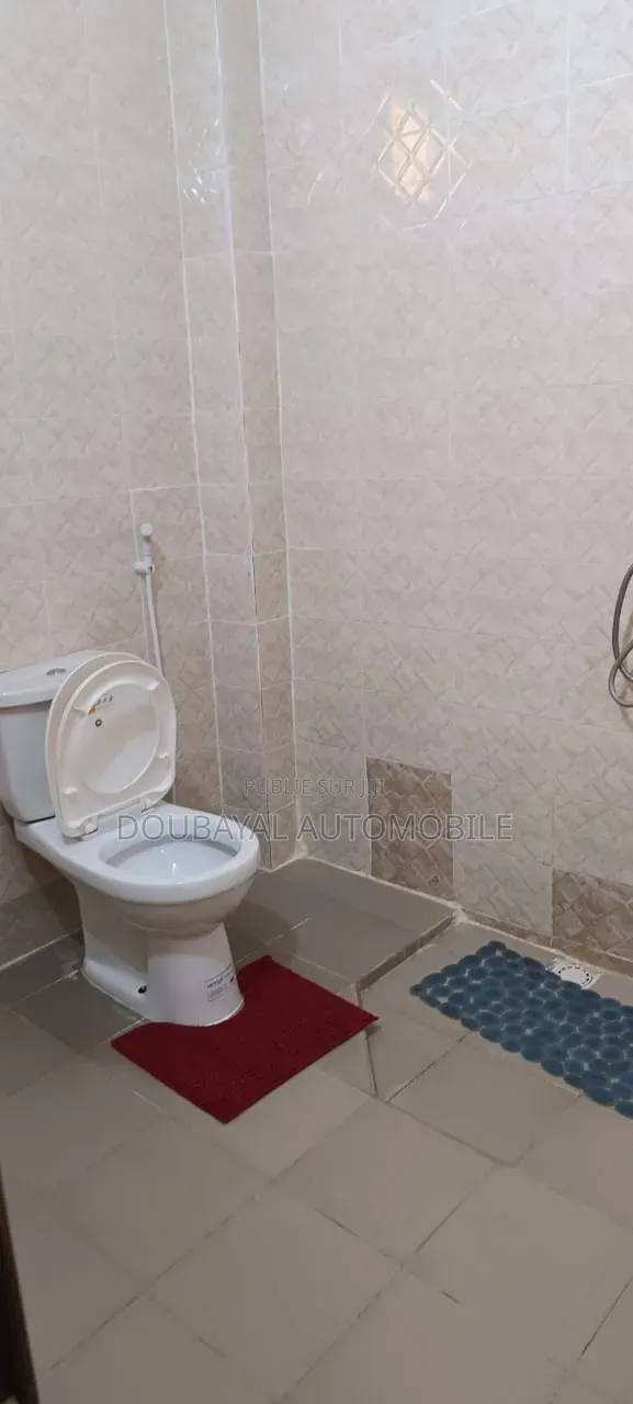 Meublé 3chbre Villa dans Ngaparou, Thiès Sud à Vendre