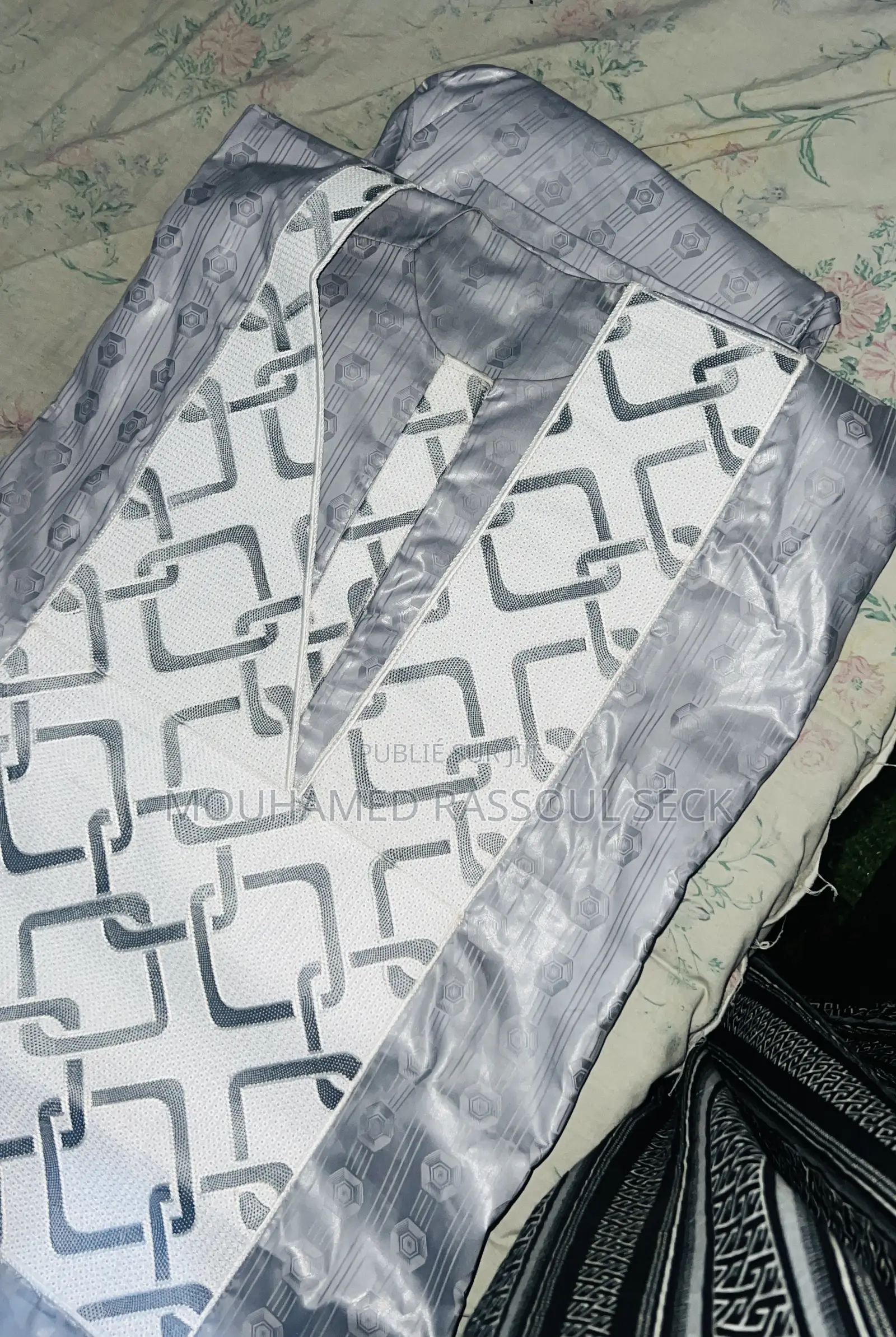 Grand Boubou 3 Pièces Bazin Riche Taille 1m75 À 50.000f À Dakar
