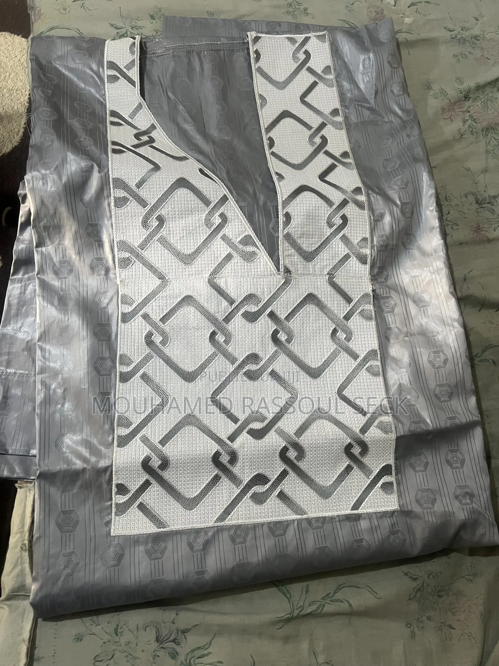 Grand Boubou 3 Pièces Bazin Riche Taille 1m75 À 50.000f À Dakar