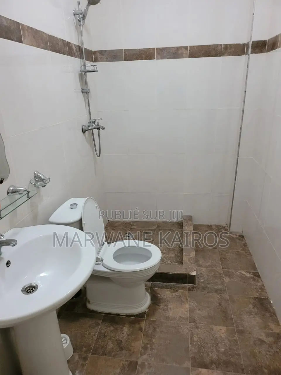 Meublé 2chbre Appartement dans Fann-Point E-Amitié à Vendre