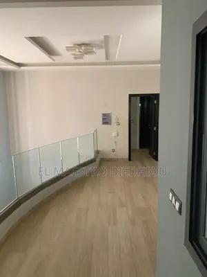 6chbre Maison dans Immeuble R+3 À Louer, Ouakam à Louer