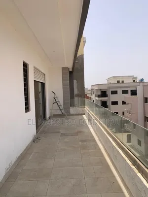 6chbre Maison dans Immeuble R+3 À Louer, Ouakam à Louer
