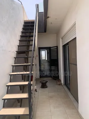 6chbre Maison dans Immeuble R+3 À Louer, Ouakam à Louer