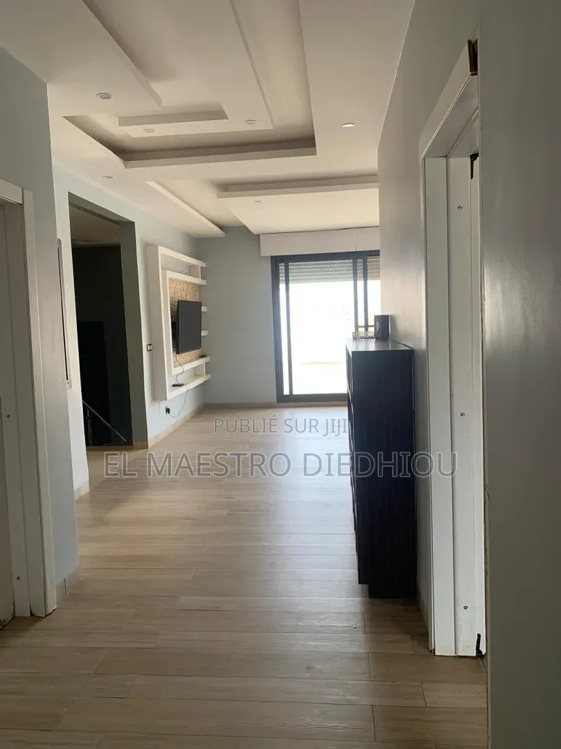 6chbre Maison dans Immeuble R+3 À Louer, Ouakam à Louer