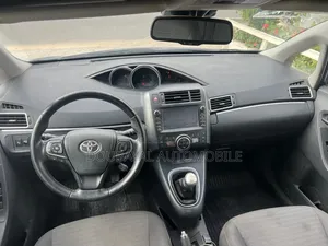 Toyota Verso 2017 Bleu