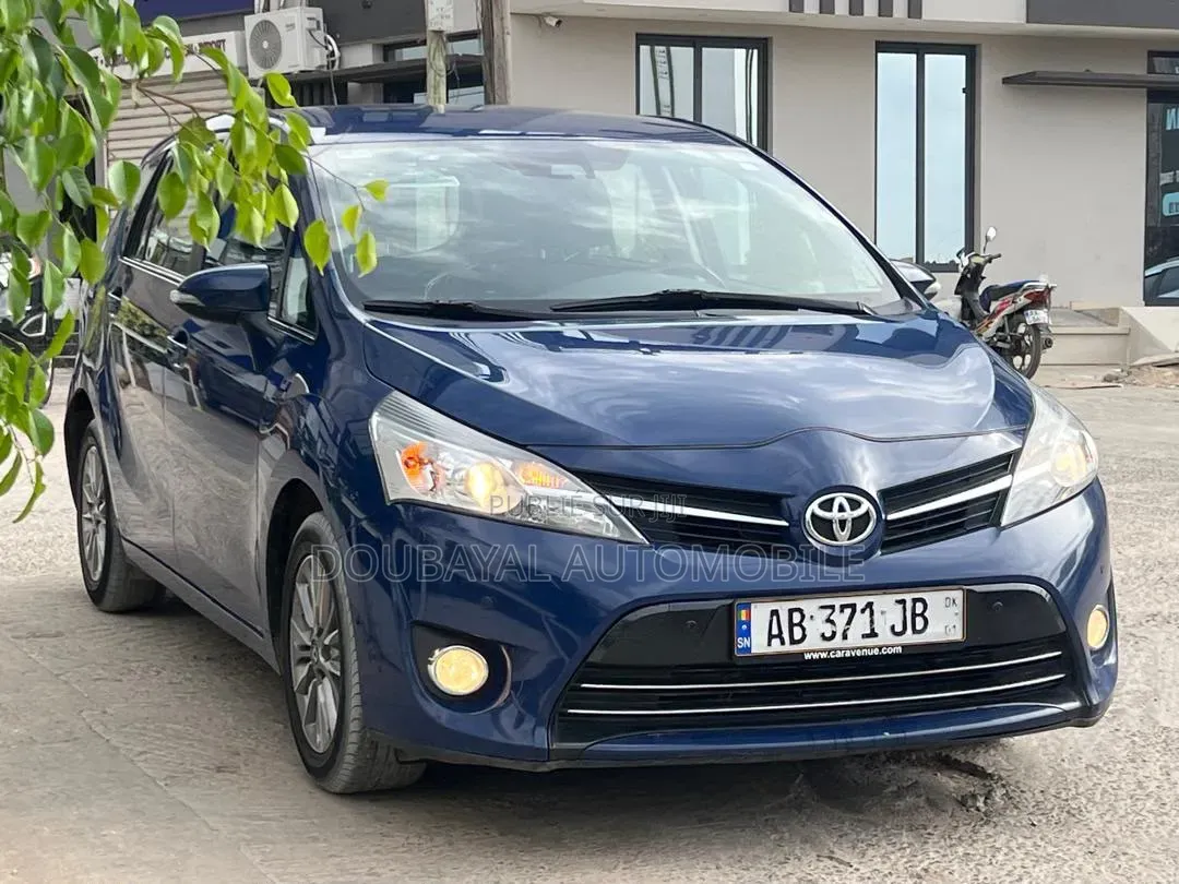 Toyota Verso 2017 Bleu