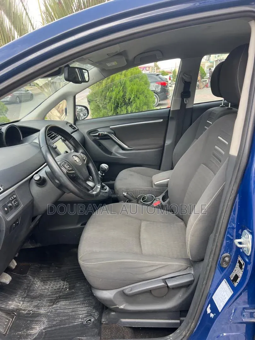 Toyota Verso 2017 Bleu